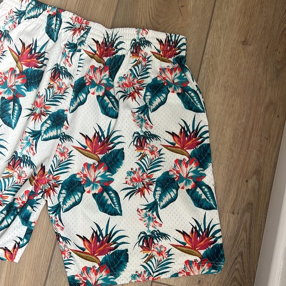 Mitchell & Ness Celtics Tropical Print Basketball Shorts - Picture 11 of 11